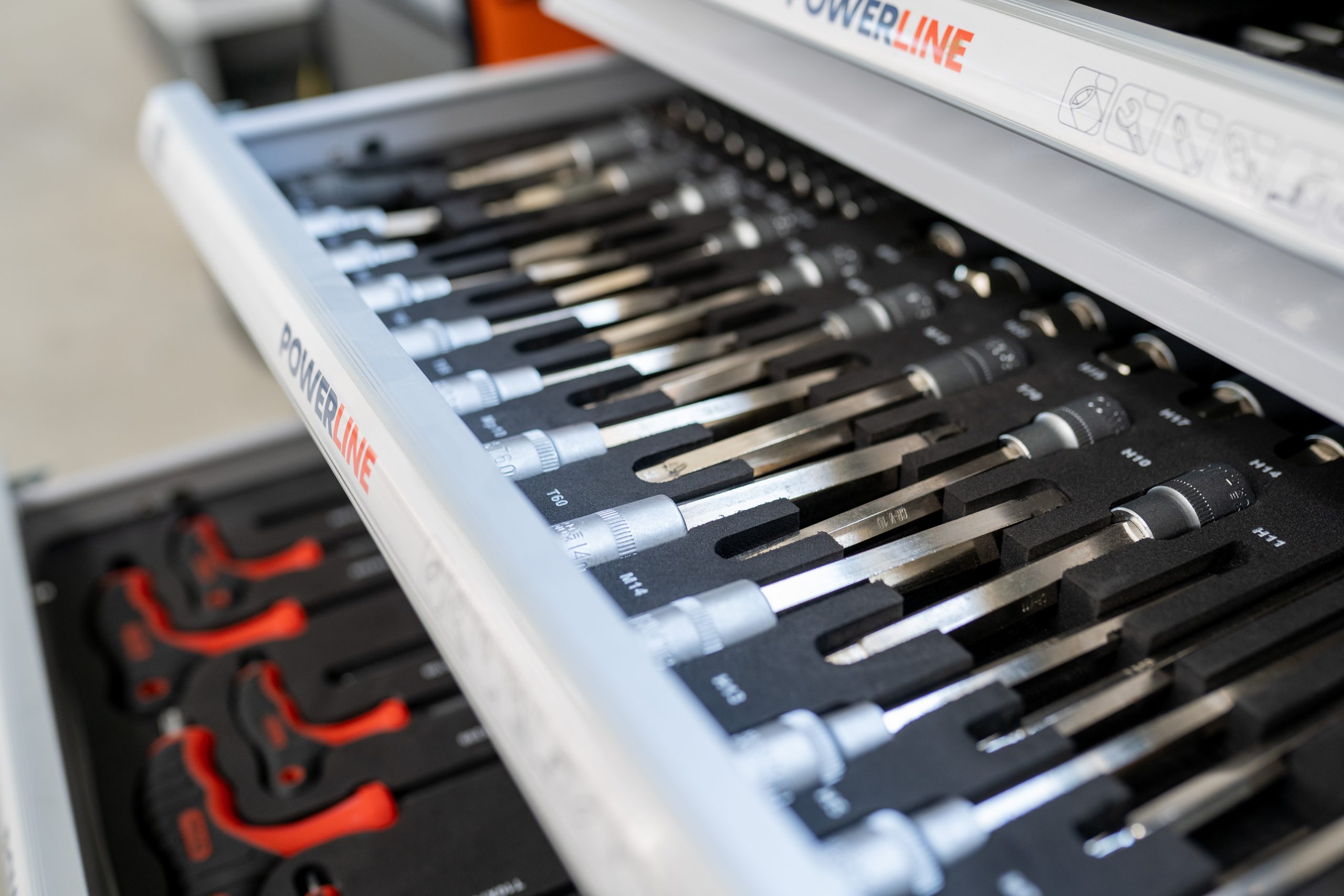 Bine ai venit laINTERSERVICE CAR&TRUCK